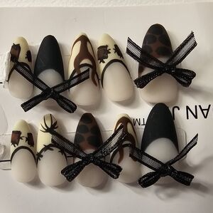 Chic Black and White Nail Set with Bows